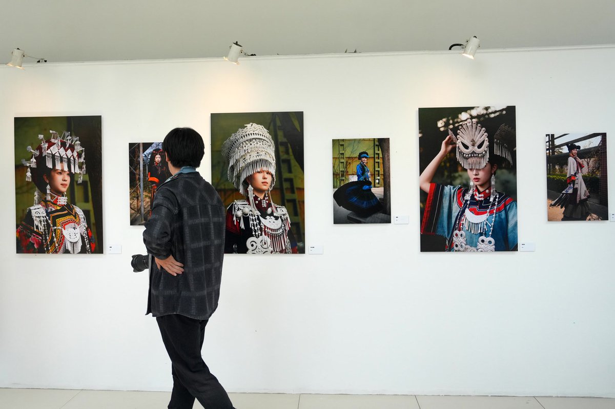 BeijingEvening's tweet image. Using light and shadow as a medium to pass on the beauty of Chinese patterns. On Apr. 24, the "Chinese Culture · Bearing Light and Patterns" image exhibition opened at the Haidian campus of the Beijing Film Academy.
#Beijing