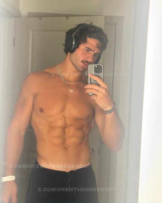 DrewTheGreekGod's tweet image. Friday night ab flex. Run it. #MirrorCheck #Mustache #Muscle