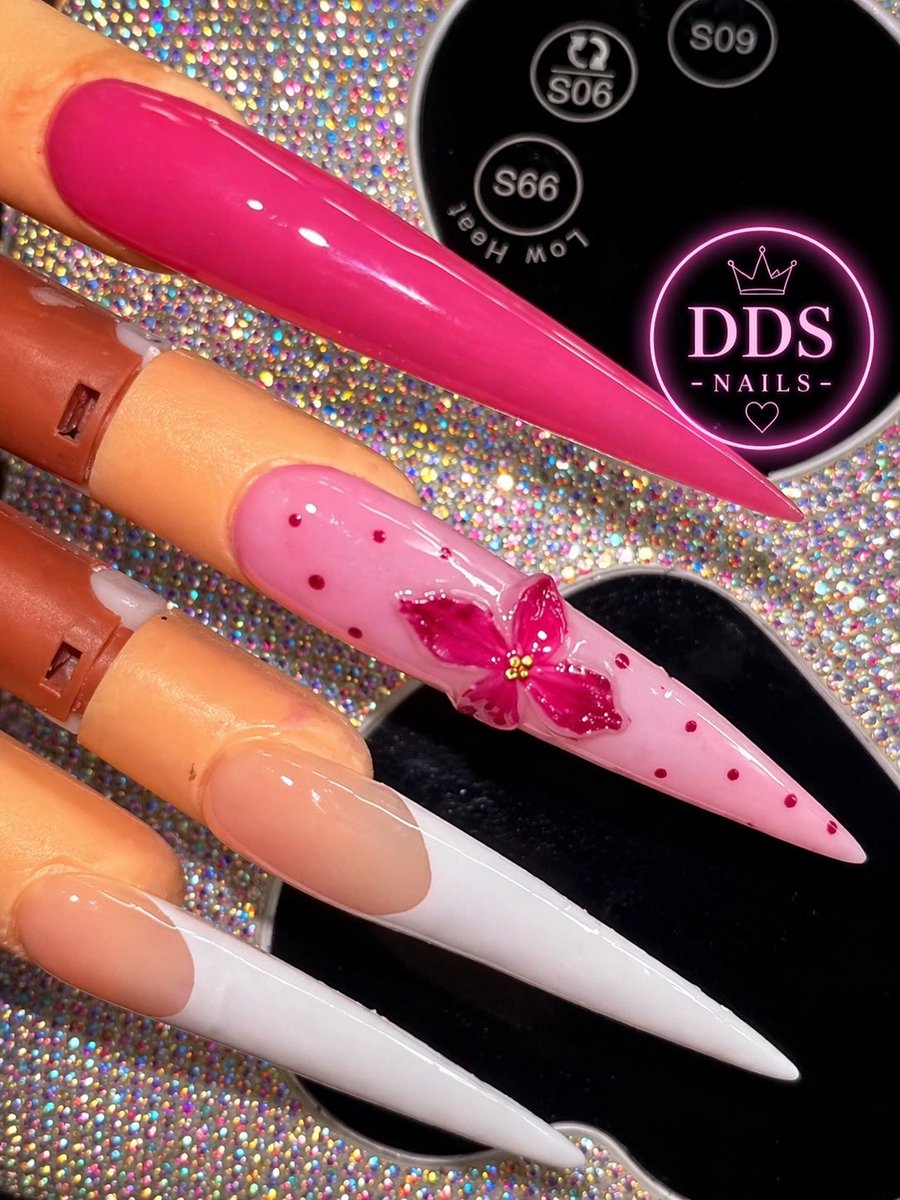 AtiradZehcnas0_'s tweet image. #nails 🌸✨💅🏾