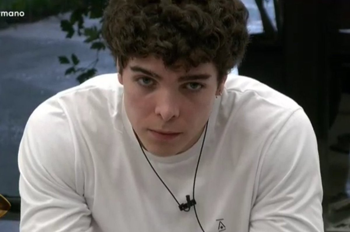 Perdón pero que tan hdp puedes ser para defender el ensañamiento que tienen Brian y Danelik con Juanicar?? Juani tiene todo el derecho de gritar y defenderse como se le de la gana.
Todos tenemos un límite, que los haga mrd yo lo aplaudo 
#GranHermano