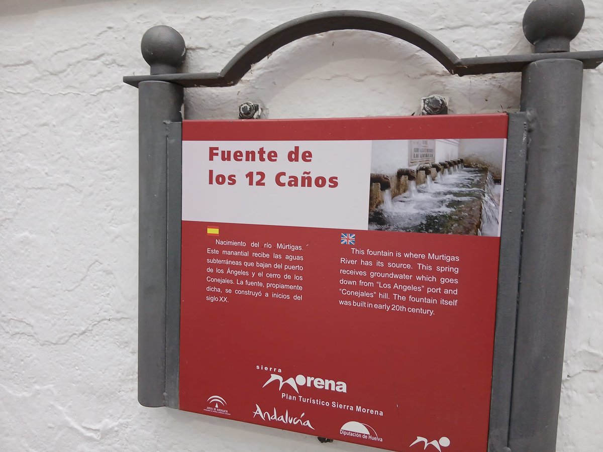 Plan_INFOCA's tweet image. «El alma de Fuenteheridos
es latido de una plaza,
es nacimiento de un río
y es doce en punto del agua».

Hoy nos hemos venido a este rincón de la Sierra de Aracena en #Huelva, para amanecer en un lugar emblemático: #FuenteHeridos y su fuente de 12 caños.

#BuenosDías🌞