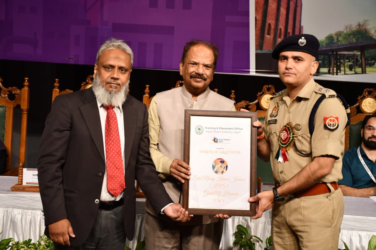 aligarhpolice's tweet image. #Aligarh । #AligarhPolice
#SSP_Aligarh द्वारा अलीगढ़ मुस्लिम यूनिवर्सिटी में आयोजित वार्षिक कॉरपोरेट मीट “SPECTRUM-2026” में प्रतिभाग किया गया~

कार्यक्रम का उद्देश्य विद्यार्थियों और उद्योग जगत के बीच समन्वय स्थापित करना तथा रोजगार एवं करियर अवसरों को बढ़ावा देना था।

महोदय