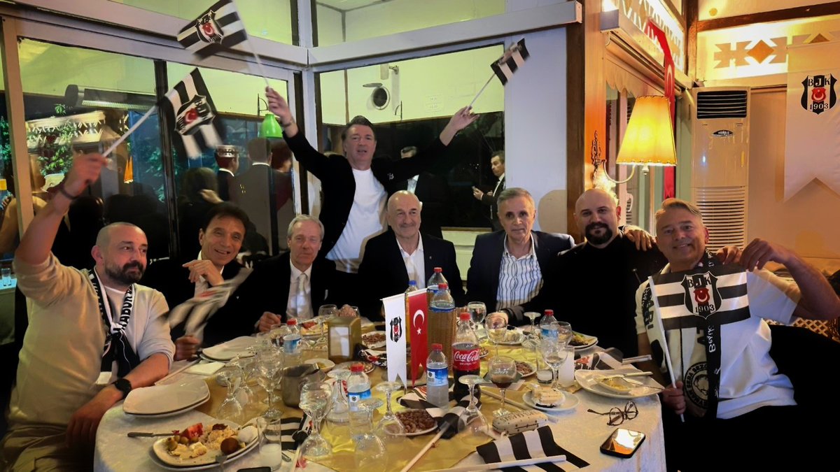 erdemulus's tweet photo. Beşiktaş'ın yeni kurulan derneği  @karabukbesiktas in açılışına katildik. Efsane futbolcularimiz ve eski dostlarla buluştuğumuz unutulmaz bir gece oldu. Derneğimizin yolu açık olsun. Her şey Büyük Beşiktaş için... https://t.co/p3Xtp7wC5y