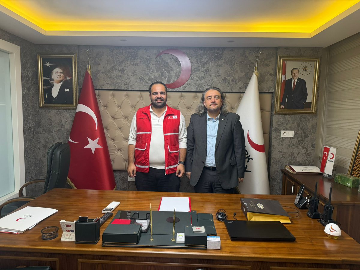 arikancemal's tweet image. Ülkemizin güzide kuruluşlarından Kızılay’ın Konak Şube Başkanı Melih Bingöl Beyi ziyaret ettik 
Yardım çalışmaları, eski dönemler ve güncel meseleler üzerine sohbet ettik 
Kendisi ve Kızılay’a gönül verenleri tebrik ediyor, başarılar diliyoruz