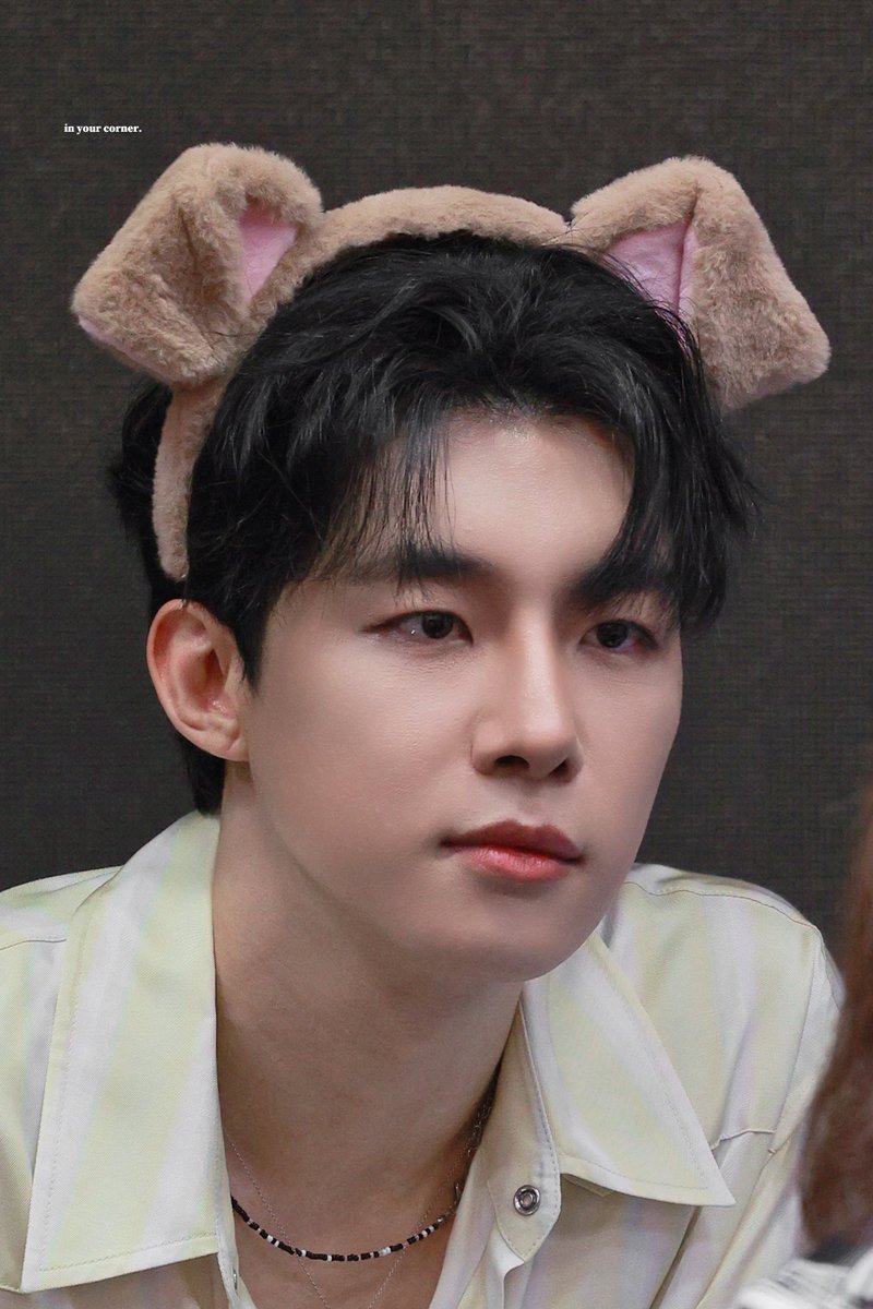 inyourcorner__'s tweet photo. 260411 천구비 팬사인회 in 상하이

#정리우 #JeongRiu
#천둥구름비바람
#ThundercloudRainstorm https://t.co/sUGjIGq5mJ