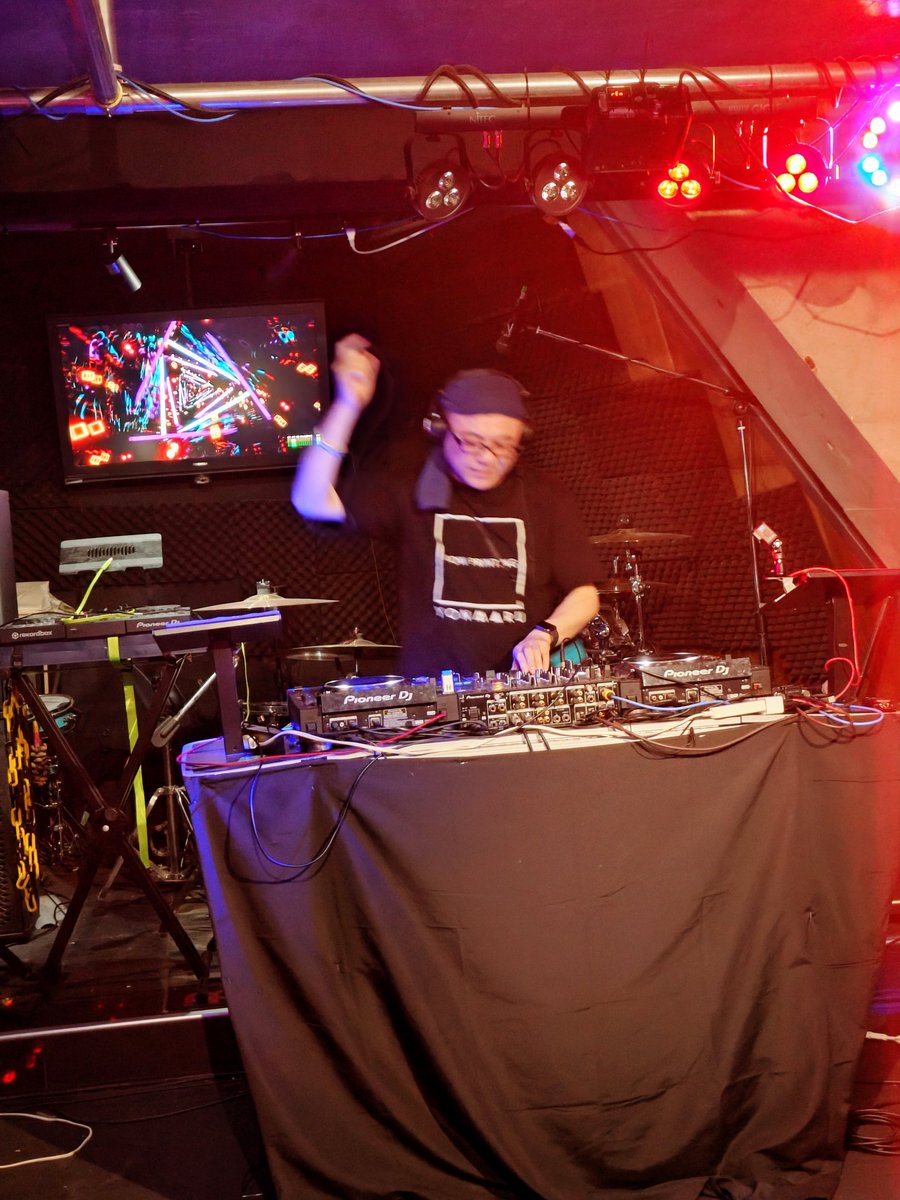 FCTM54GP's tweet photo. DJ Shocknin( ^ω^ )！！！

前代未聞の一人でRESISTANCE3回がけwww

当然テキーラwww

#TKWAVE https://t.co/0thW0o0Vog