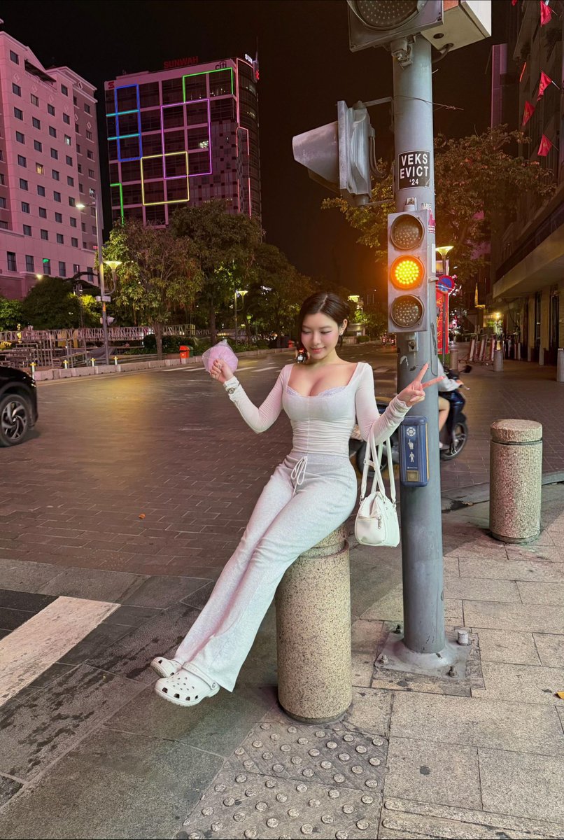 lebaonghi2x's tweet image. Phố đi bộ nè

#girls #vietnam