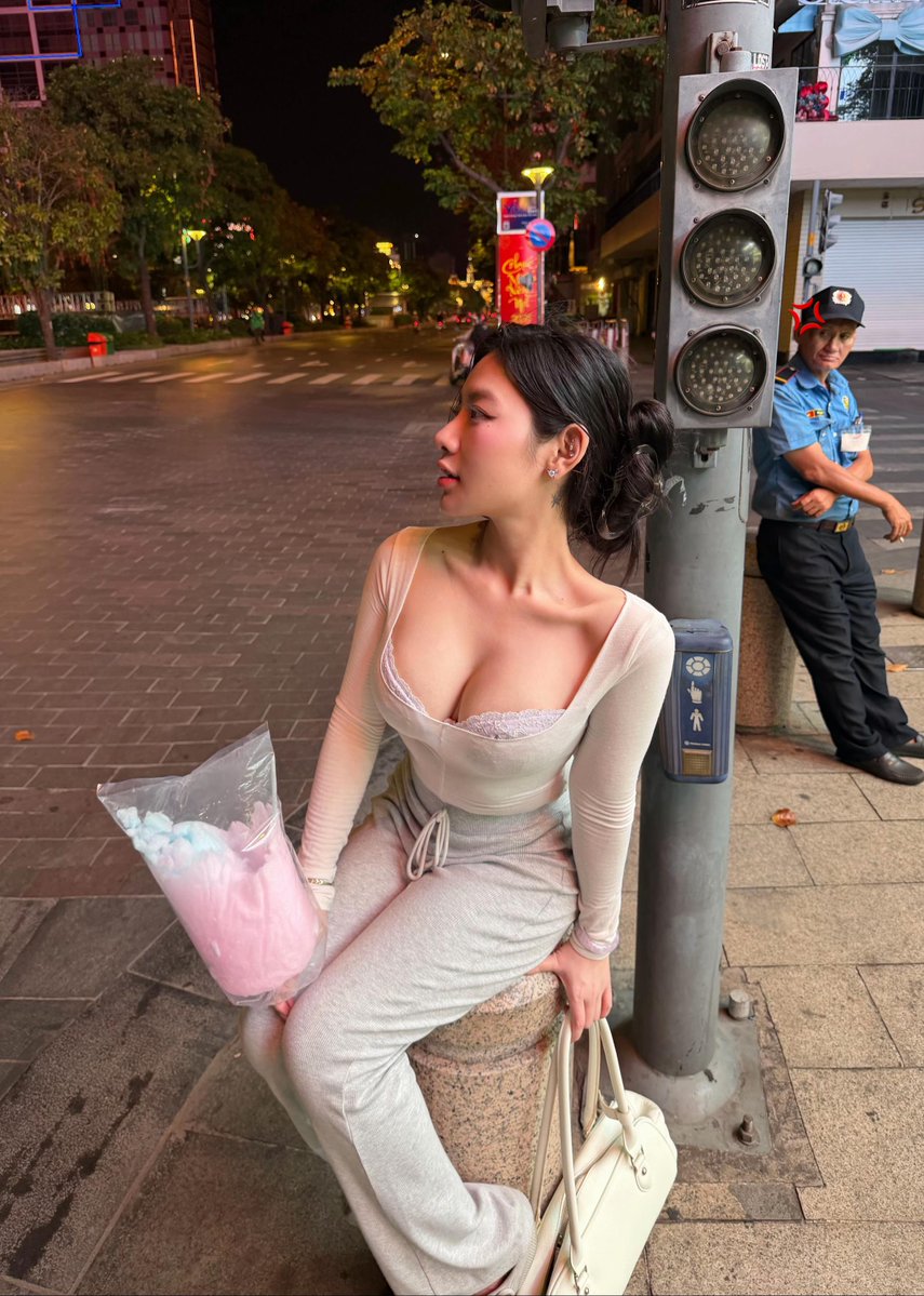 lebaonghi2x's tweet image. Phố đi bộ nè

#girls #vietnam