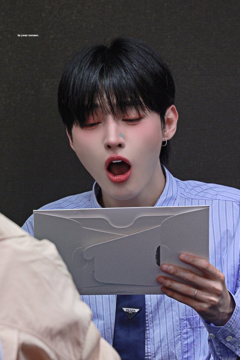 inyourcorner__'s tweet photo. 260411 천구비 팬사인회 in 상하이

#정리우 #JeongRiu
#천둥구름비바람
#ThundercloudRainstorm https://t.co/IajE3k4sdX