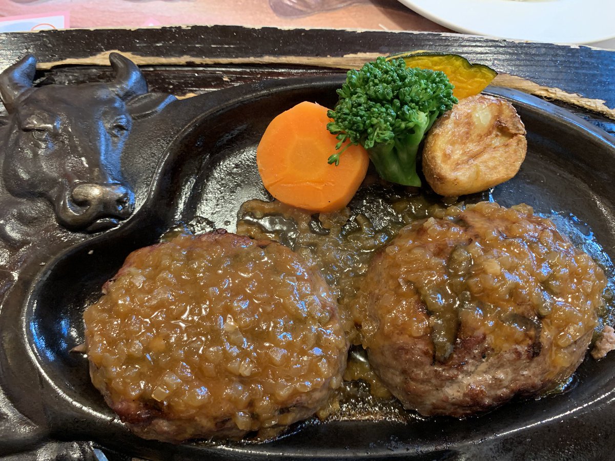 asikubitake's tweet photo. 静岡まで高速乗ってドライブへ✨
さわやかさんのハンバーグ。
美味しくいただきました♪ https://t.co/XPJaod0GLP