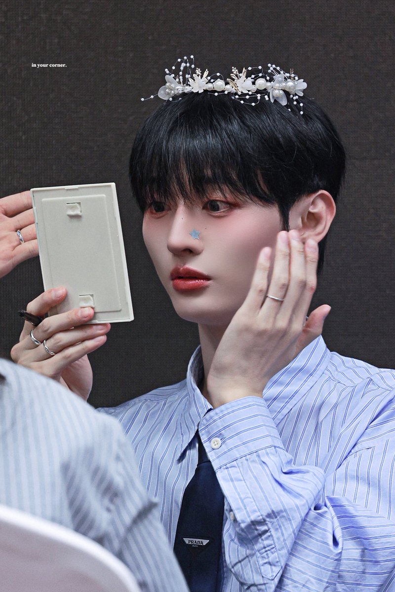inyourcorner__'s tweet photo. 260411 천구비 팬사인회 in 상하이

#윤지성 #YoonJisung
#천둥구름비바람
#ThundercloudRainstorm https://t.co/VHKQHipwHs