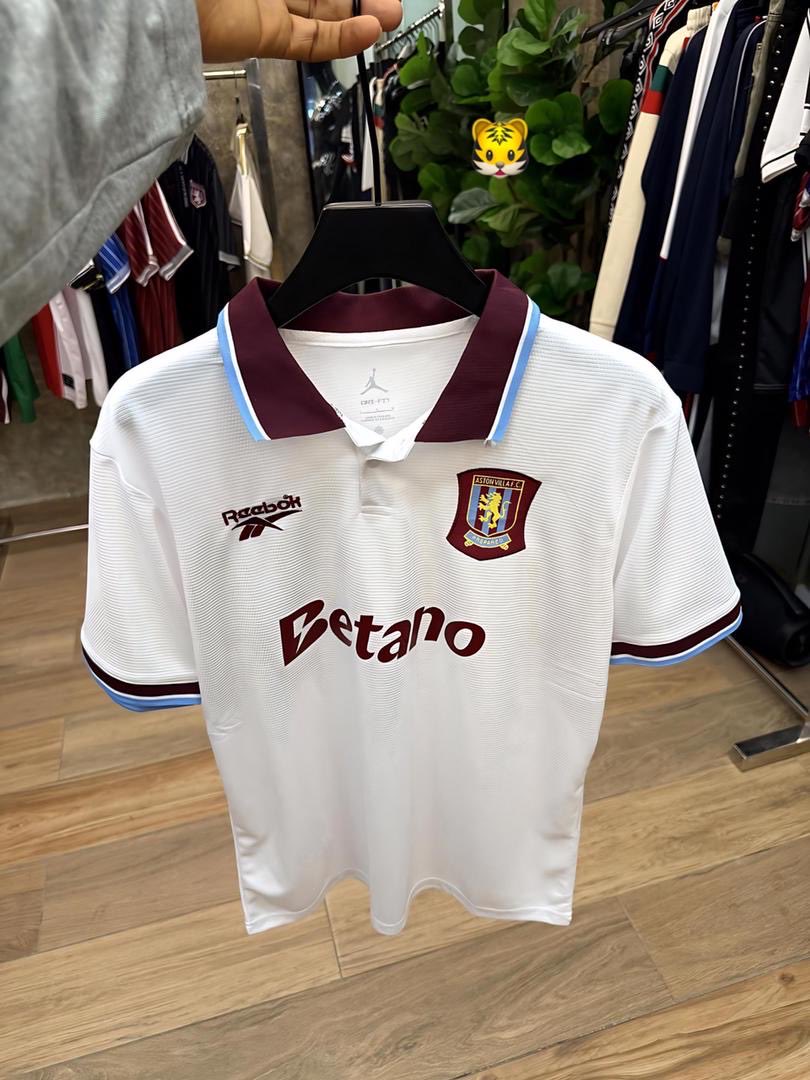 Christianah Of Tianah_brand👟👚👖👞 tweet media