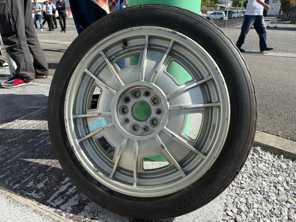 PN_GT_R's tweet photo. 345/35 ZR15...わァ...あ...🥹
かたや105 R18😭 https://t.co/VRAbh2E8SF
