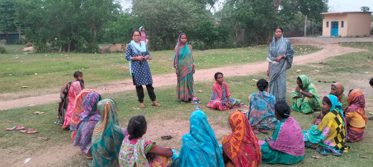 JjmMayurbhanj's tweet image. ଜନ ଜାଗୃତି ମଞ୍ଚ, ମୟୂରଭଞ୍ଜ ଲୋକ ସଙ୍ଗଠନ ତରଫରୁ ମୟୂରଭଞ୍ଜ ଜିଲ୍ଲାରେ ଗ୍ରୀଷ୍ମ ଛୁଟିରେ ପିଲା ମାନଙ୍କୁ  ସ୍ବେଚ୍ଛାସେବୀ ଶିକ୍ଷକ ଦ୍ୱାରା ପାଠ ପଢ଼ାଇବା ପାଇଁ ଲୋକମାନଙ୍କ ସହିତ ଆଲୋଚନା କରାଯାଉଛି।
@Atmashakti3 @MSMO40845837 
#SummerCamp #CommunitySupport #EducationCamp #Volunteerism