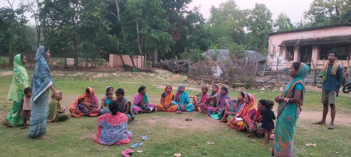 JjmMayurbhanj's tweet image. ଜନ ଜାଗୃତି ମଞ୍ଚ, ମୟୂରଭଞ୍ଜ ଲୋକ ସଙ୍ଗଠନ ତରଫରୁ ମୟୂରଭଞ୍ଜ ଜିଲ୍ଲାରେ ଗ୍ରୀଷ୍ମ ଛୁଟିରେ ପିଲା ମାନଙ୍କୁ  ସ୍ବେଚ୍ଛାସେବୀ ଶିକ୍ଷକ ଦ୍ୱାରା ପାଠ ପଢ଼ାଇବା ପାଇଁ ଲୋକମାନଙ୍କ ସହିତ ଆଲୋଚନା କରାଯାଉଛି।
@Atmashakti3 @MSMO40845837 
#SummerCamp #CommunitySupport #EducationCamp #Volunteerism