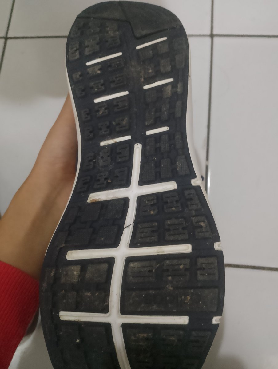 yenjist's tweet image. Wts preloved sepatu adidas Cloudfoam Comfy Men's Sneakers Shoes bisa buat running juga dijual karena kegedean, ga pernah samsek dipake keluar 
Harga : 310k bisa oren bisa nego dikit lokasi bandung
#zonauang #wts #preloved