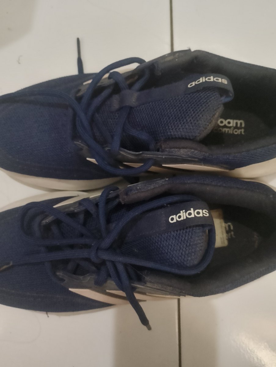 yenjist's tweet image. Wts preloved sepatu adidas Cloudfoam Comfy Men's Sneakers Shoes bisa buat running juga dijual karena kegedean, ga pernah samsek dipake keluar 
Harga : 310k bisa oren bisa nego dikit lokasi bandung
#zonauang #wts #preloved