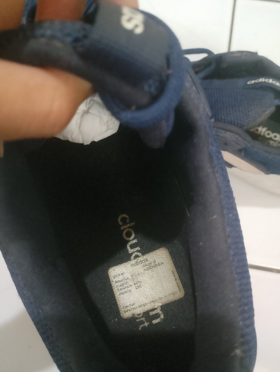yenjist's tweet image. Wts preloved sepatu adidas Cloudfoam Comfy Men's Sneakers Shoes bisa buat running juga dijual karena kegedean, ga pernah samsek dipake keluar 
Harga : 310k bisa oren bisa nego dikit lokasi bandung
#zonauang #wts #preloved