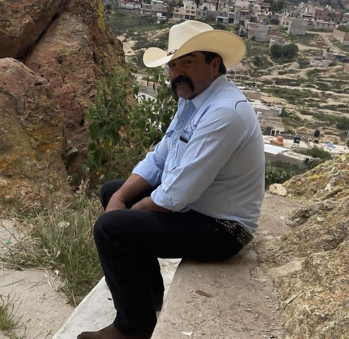 JuanTamez5b's tweet photo. Mi compadre de sobrerete, Zacatecas 😍 https://t.co/qIL5Q9gEyF