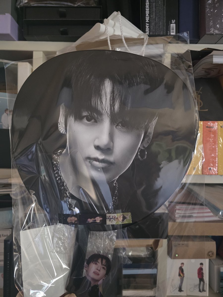 천사 에이오님!!! 정국이 우치와 도착이요~
외출하고 돌아온 후에 이리 이쁜 정국이가 와 있는거에여~~너무 가지고 싶었던거라 신이납니다💜
가지고 오시느라 너무 고생하셨어여~
부산콘에 갈때 들고 가고싶네요
잘 받았습니다
<a href="/OK_JUNGKOOK_NET/">everything is ok💜</a>