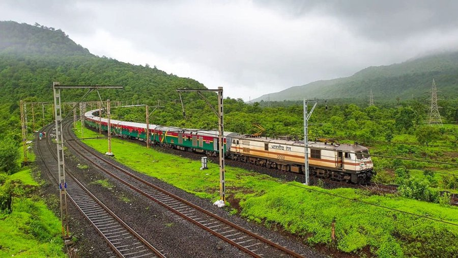aparanjape's tweet image. Deccan Queen, India’s only train with a dining car, gets upgraded table experience

indianexpress.com/article/cities… #Pune #Mumbai @drmpune @AshwiniVaishnaw 

From being India’s first superfast train and among the earliest electric-hauled passenger services to introducing vestibule