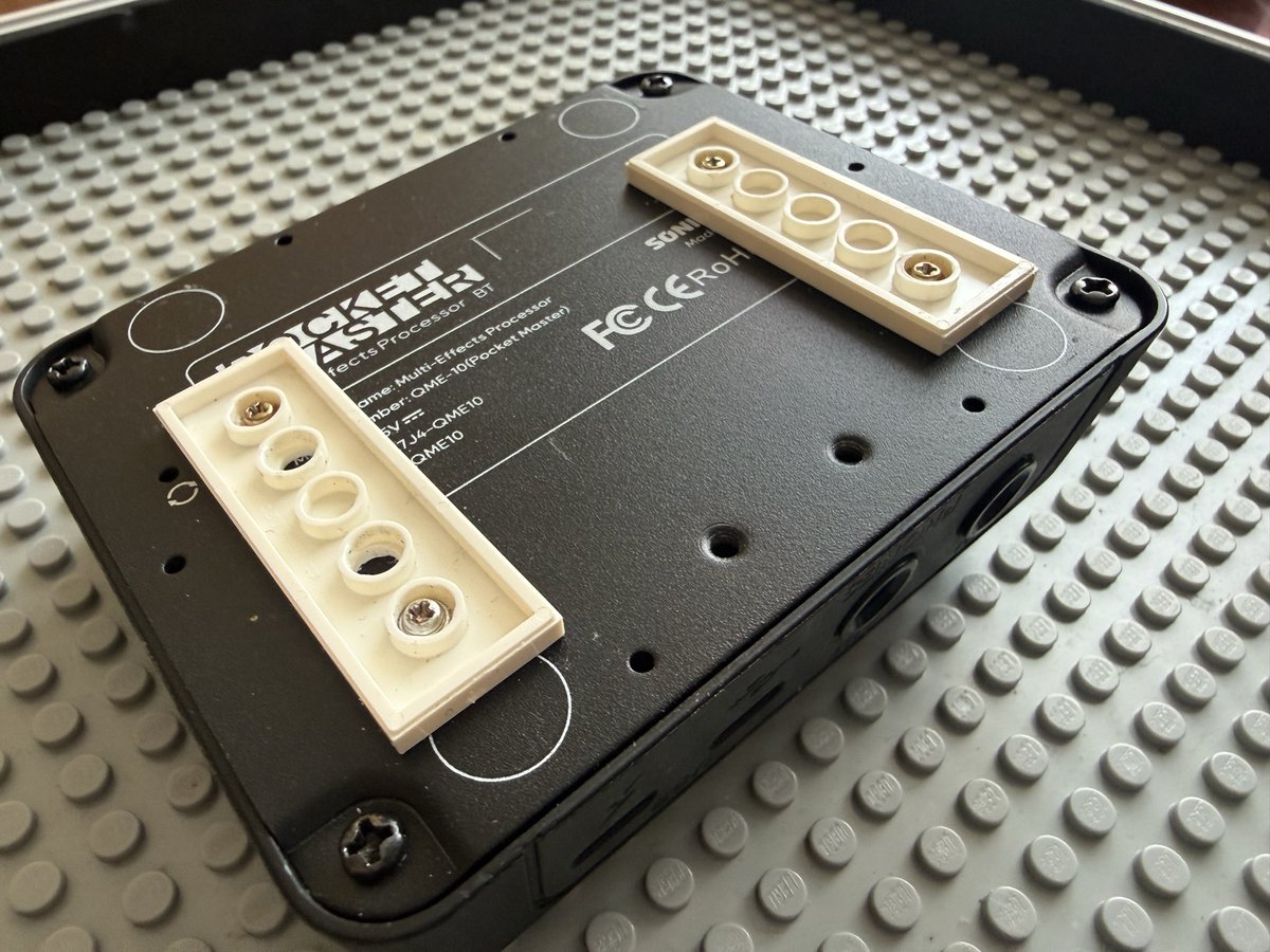 HattoriMusicLab's tweet photo. 裏にLEGO取り付けることで、しっかり固定でき��取り外しも簡単 https://t.co/MWRCYMHm8x
