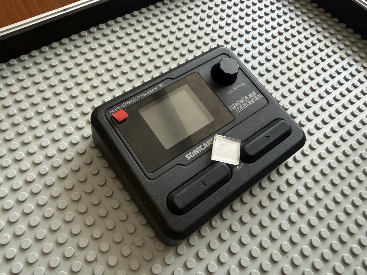 HattoriMusicLab's tweet photo. 裏にLEGO取り付けることで、しっかり固定でき��取り外しも簡単 https://t.co/MWRCYMHm8x