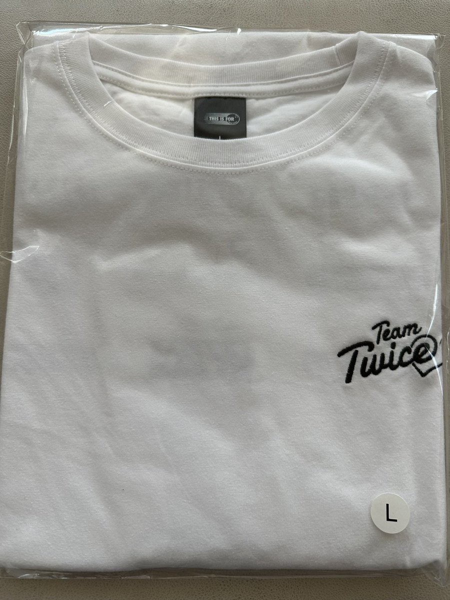 01once_midzy's tweet photo. TWICE <THIS IS FOR> WORLD TOUR IN JAPAN MUFG STADIUM（国立競技場）

・Tシャツ＜WHITE＞ L ¥4000

多く買ってしまったためお譲り先を探しています！

購入していただける方ご連絡ください！

25日(土)もしくは26日(日)での現地取引希望します

#TWICE https://t.co/UFgzCwZOo2