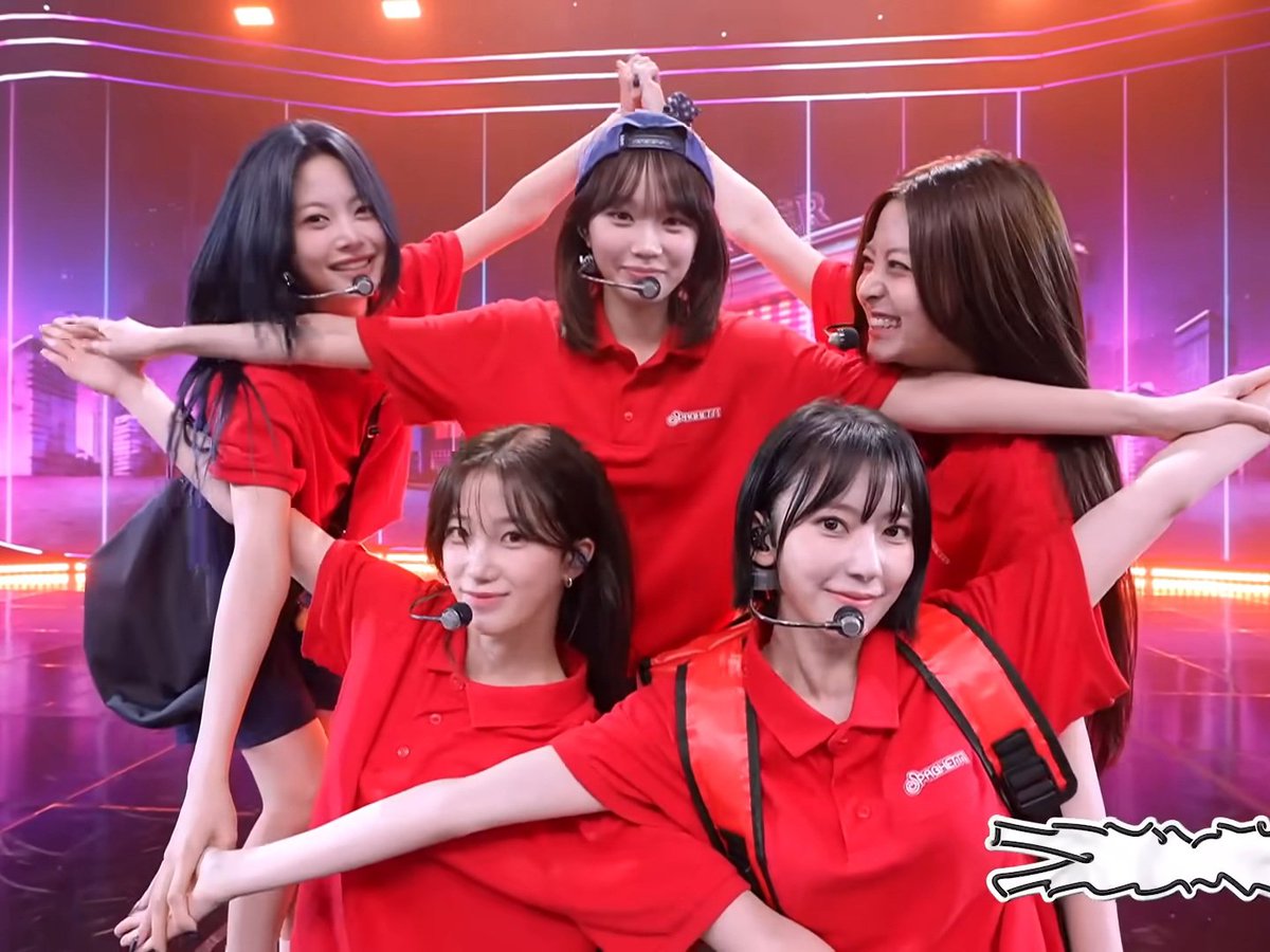 LeSserafim_Ita2's tweet image. + [Transl.📷]🐶: "Oh" 🦢: "Let's go see the stars" 🐶: "Eunchae and I have to go down" 🦢: Ahahahah""

~Rio
#HUHYUNJIN #CELEBRATION #LE_SSERAFIM #LE_SSERAFIM_ITALIA #FEARNOT