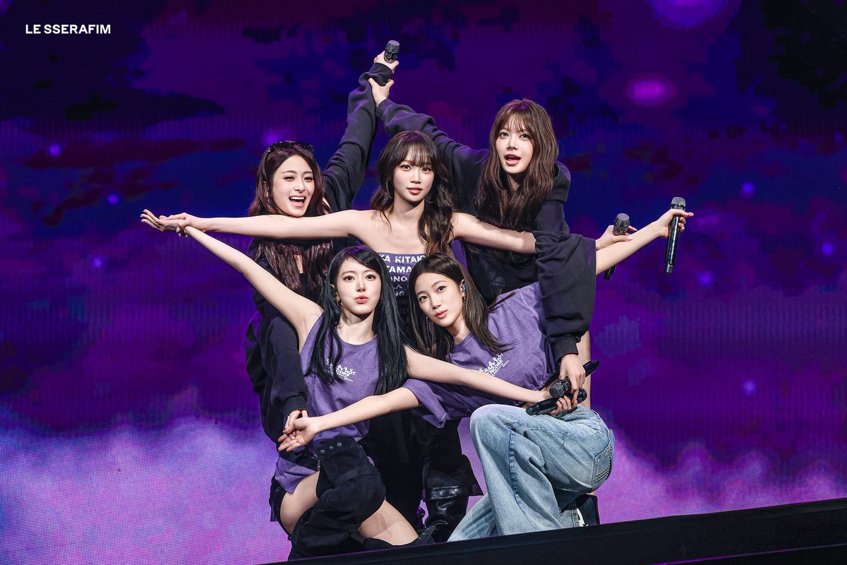 LeSserafim_Ita2's tweet image. + [Transl.📷]🐶: "Oh" 🦢: "Let's go see the stars" 🐶: "Eunchae and I have to go down" 🦢: Ahahahah""

~Rio
#HUHYUNJIN #CELEBRATION #LE_SSERAFIM #LE_SSERAFIM_ITALIA #FEARNOT