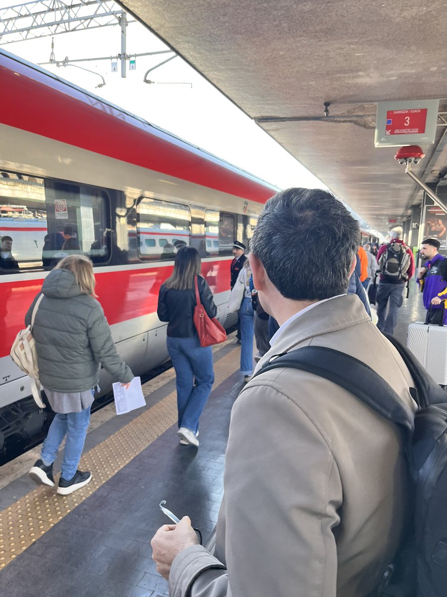 NFratoianni's tweet image. E oggi, come ogni anno, in partenza per #Milano: fra poche ore un grande corteo di popolo per il #25Aprile!

#Liberazione #Avs