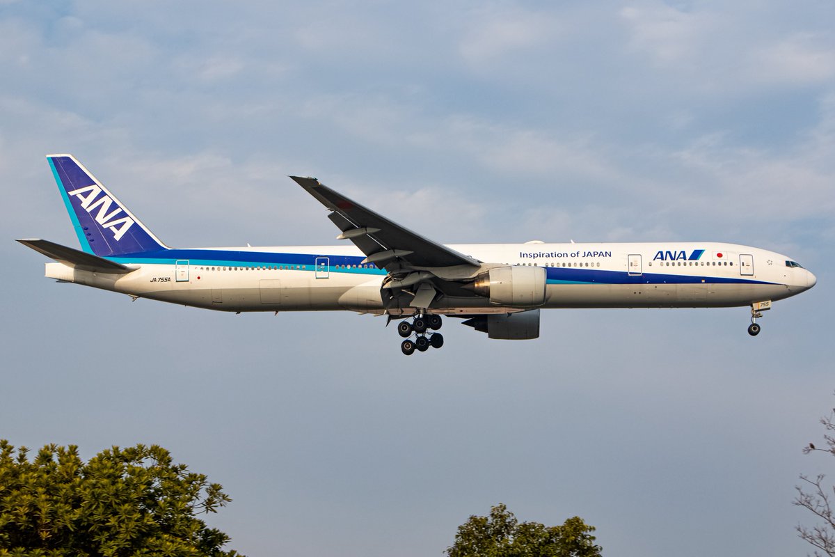 ANA
B777-381
JA755A
HND→FUK

半年ぶりに773撮りました。