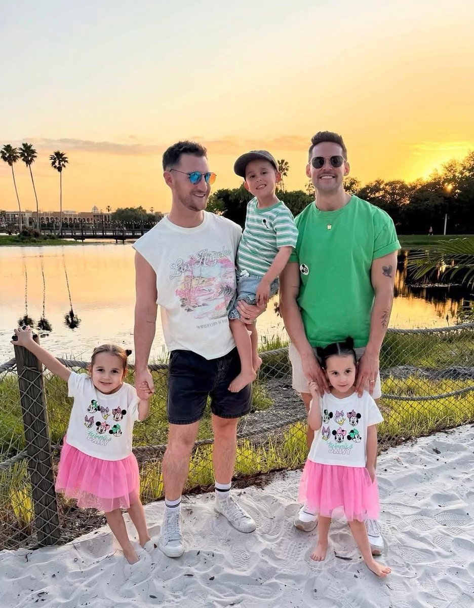 QUEER FAMILY VALUES 🌈 😍❤️ tweet media