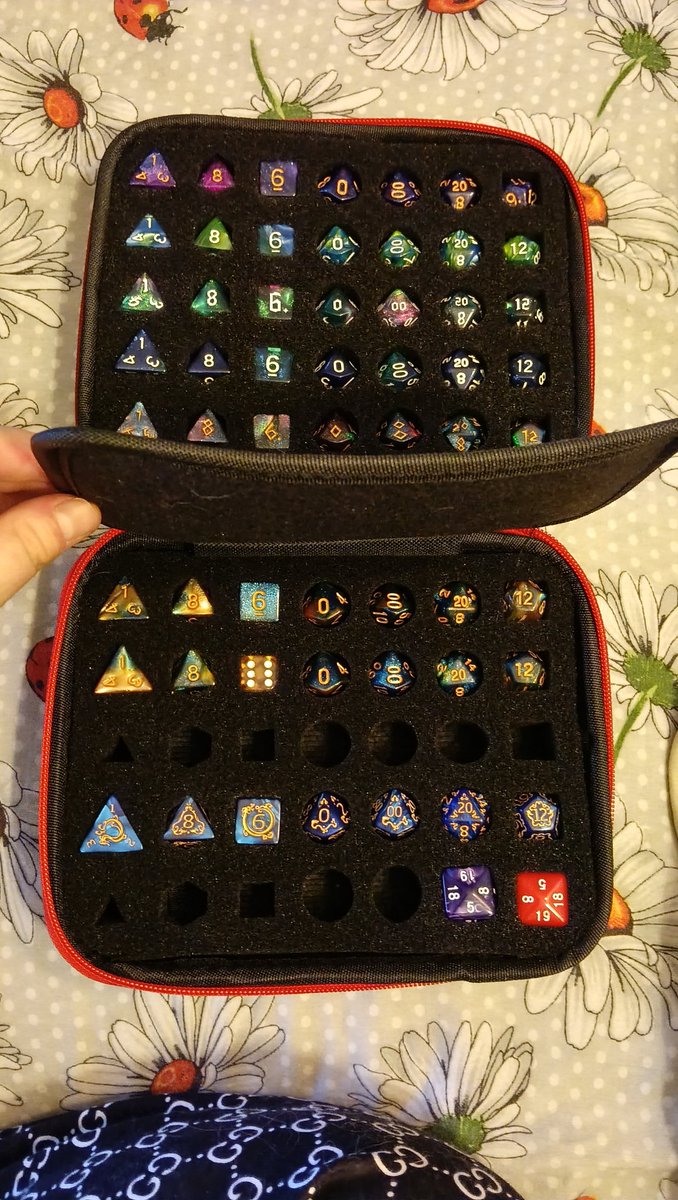 Синяя лисовредьма tweet media