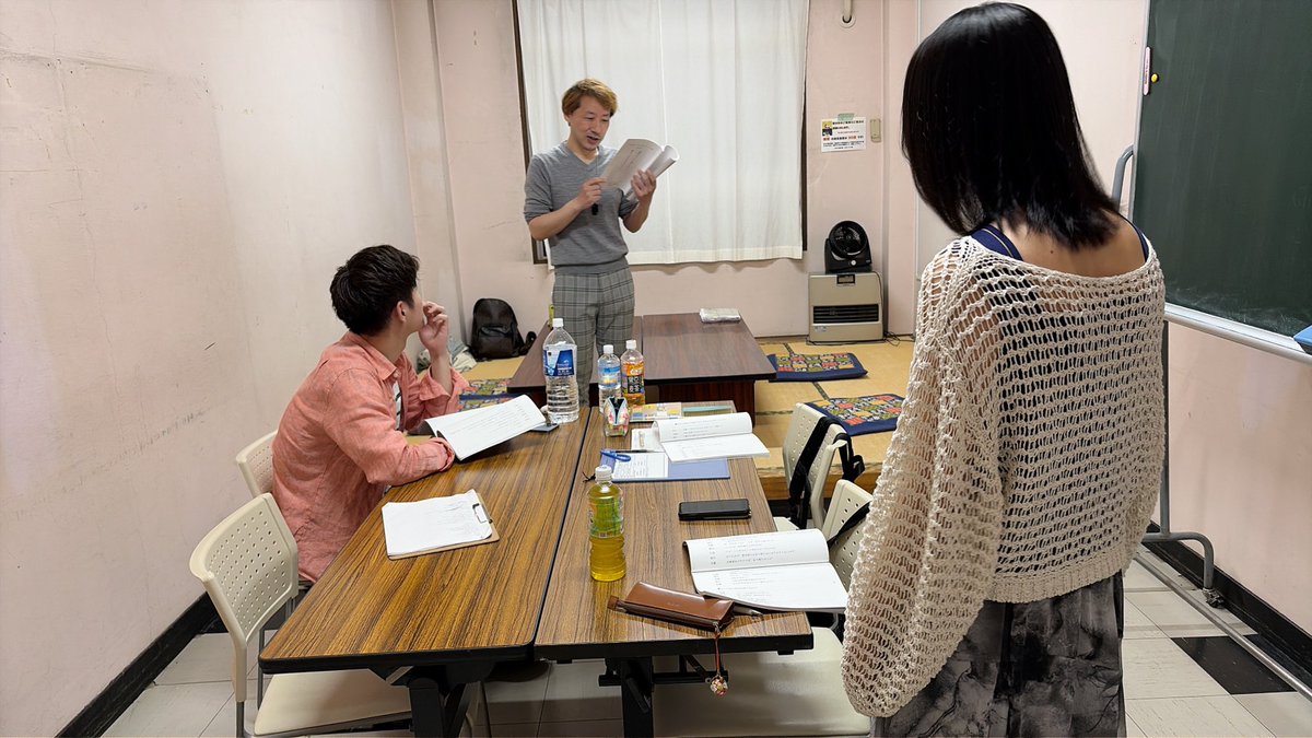 m_soulfulWS's tweet photo. 【今週のWS】

お芝居は答えが見えないもの

だからとにかくやってみることが大事

誰かには合わなくても、自分には合うかもしれない
自分には合わなくても他の誰かには合うかもしれない

答えがあるとするなら、求めてくれる人がいるかどうか

#M_soulful 
#演劇ワークショップ 
#声優ワークショップ https://t.co/kBarngsBD5