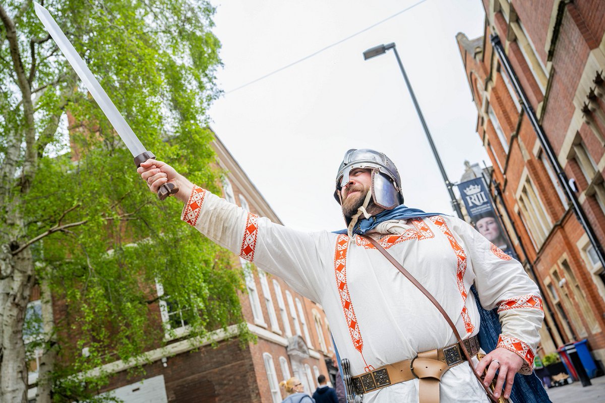Leicester_News's tweet image. Head into #Leicester today (Sat) for free activities at Old Town Festival - plus, for today only, discounts on entry to King Richard III Visitor Centre and Jewry Wall Roman Museum! Offers include a £20 family ticket (normally £32). Download brochure here: visitleicester.info/festival/old-t…
