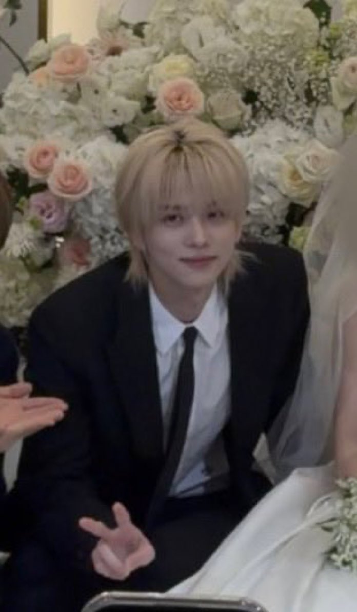 he looks amazing in blonde but don't tell me it's the end of pink yu 
we need to at least have some cb promotions with pink shinyu 😭