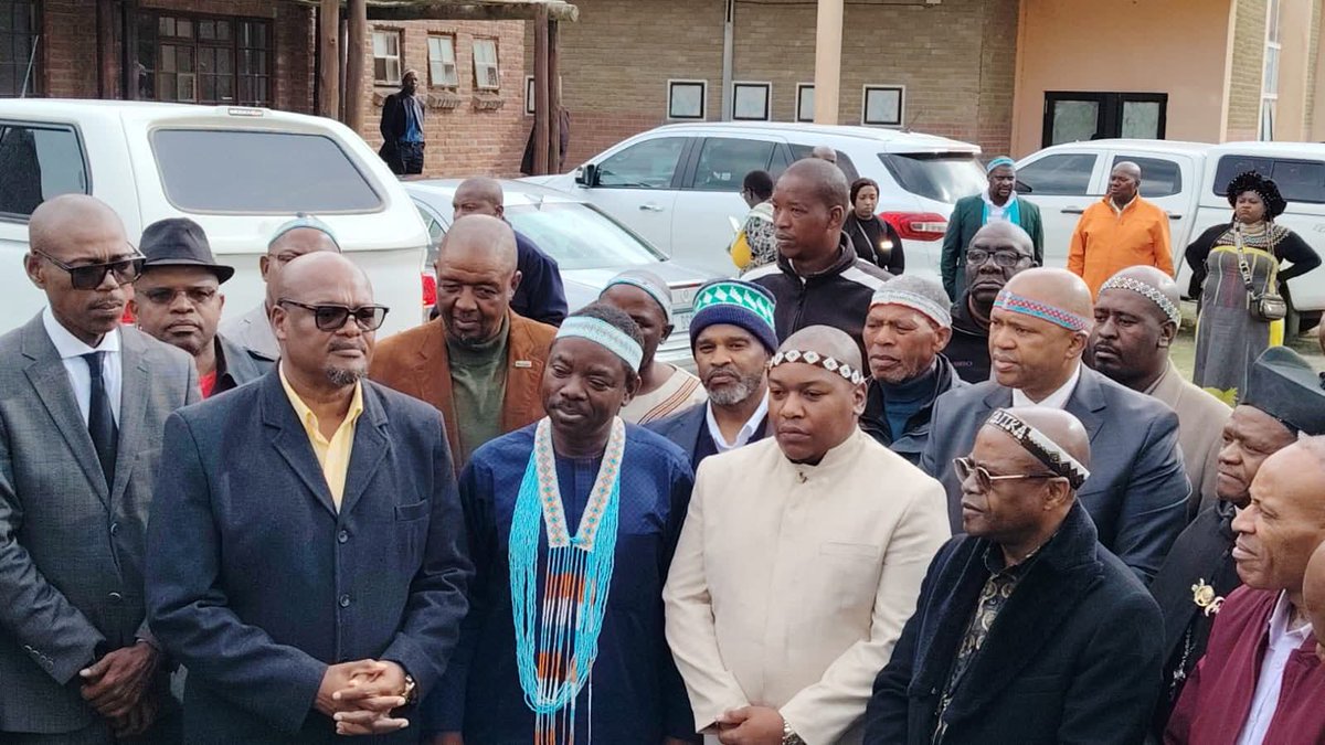 ECogta's tweet photo. Cogta Deputy Minister Prince Burns Ncamashe and MEC Williams engaged with the Nigerian High Commission and the Rharhabe Kingdom following concerns over an alleged coronation. Nigeria apologised and reaffirmed strong bilateral ties, presenting three cows as a gesture of goodwill. https://t.co/J4iqzWAN51