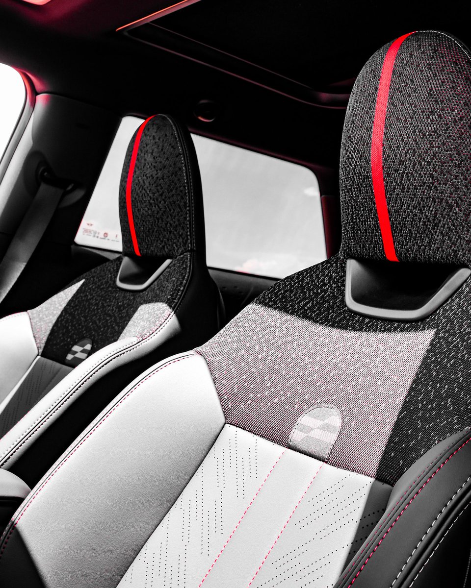 kosifleroto's tweet image. MINI John Cooper Works: 62’de doğdu, 26’da efsane oldu.

#KosiflerOto #MINI #JCW #BIGLOVE