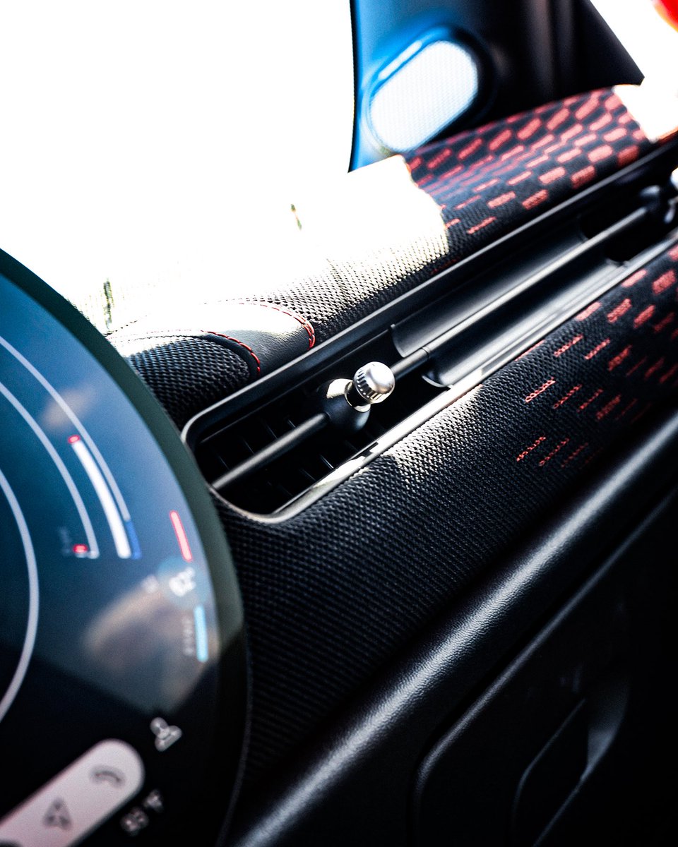 kosifleroto's tweet image. MINI John Cooper Works: 62’de doğdu, 26’da efsane oldu.

#KosiflerOto #MINI #JCW #BIGLOVE