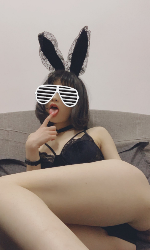 裙角藏春意 tweet media