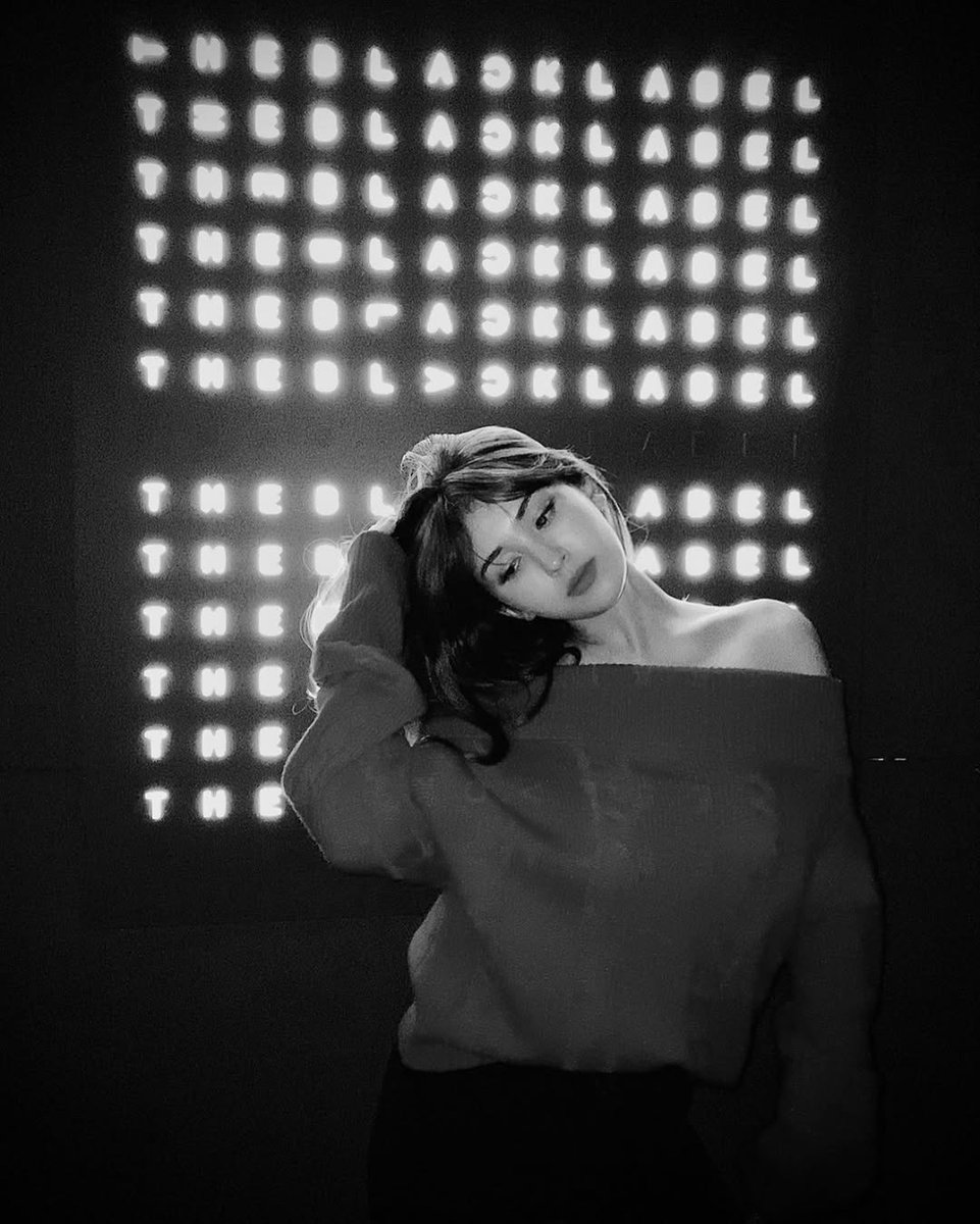 𝐿e perdí el hilo a mi vida como influencer pero al menos no he perdido mi encanto natural con el que cautivare en la #𝟤𝟦𝟢𝟦々ɴɪɢʜᴛ ✺ 𓈒 ... o no y termine vetada, pero al menos intentare dejarle una buena impresión a #𝑑o𝑡𝑡ieଓ𝑘𝑖𝑡𝑠𝑐ℎ.

p𖹭rcǝ𝕝α𝕚n ˖ ࣪ 𝄞 𝕝αd𝕚e !