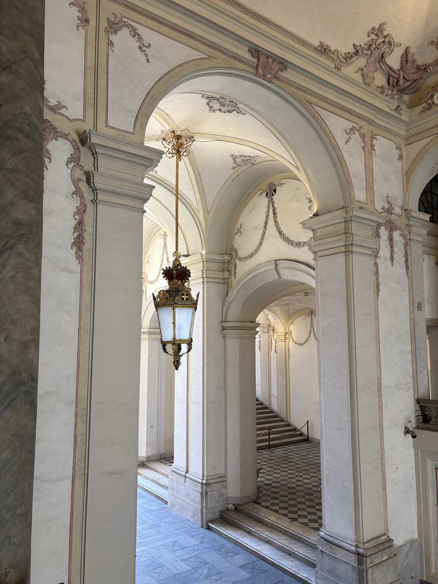 RenielSF's tweet photo. «Da così minuscole Cortesie,
un Bocciolo, o un Libro,
sono posati i semi dei sorrisi - 
che fioriscono nel buio»

Emily Dickinson https://t.co/5w4I6xtMY6