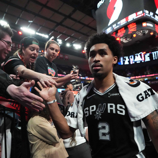 TrashTalk_fr's tweet photo. Dylan Harper après sa performance XXL à Portland dans le Game 3 :

"Jouer en Playoffs, j'ai attendu ce moment depuis que je suis gamin. C'est la plus grande scène qui existe dans le basket. Je suis hyper reconnaissant d'être là." https://t.co/3sG1L0Dv7t