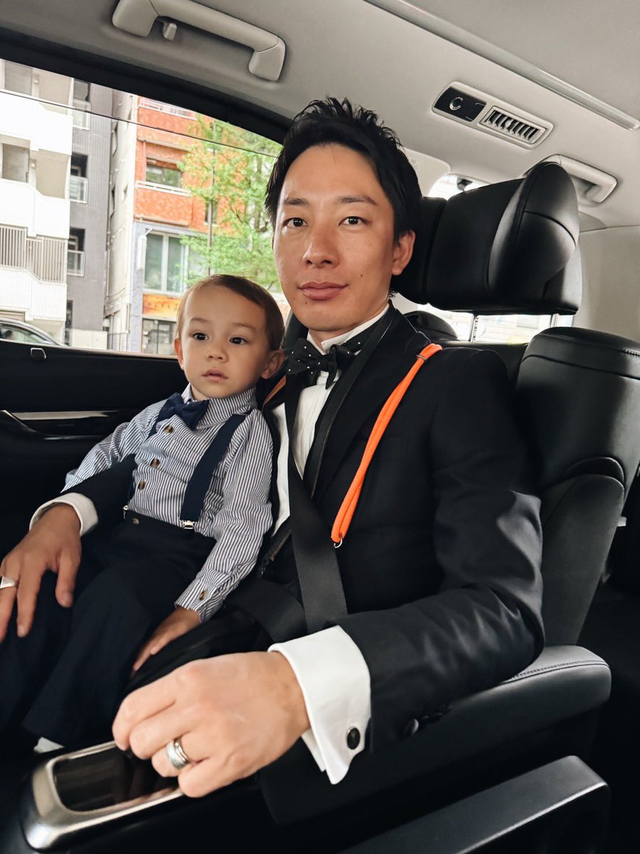 yutaka19890730's tweet image. 《Tokyo Modern Gentlemen 🤵》
息子の初ドレスアップ、友人の結婚式へ。
“Manners Maketh Man.”

#FatherAndSon #BowTie #Gentleman