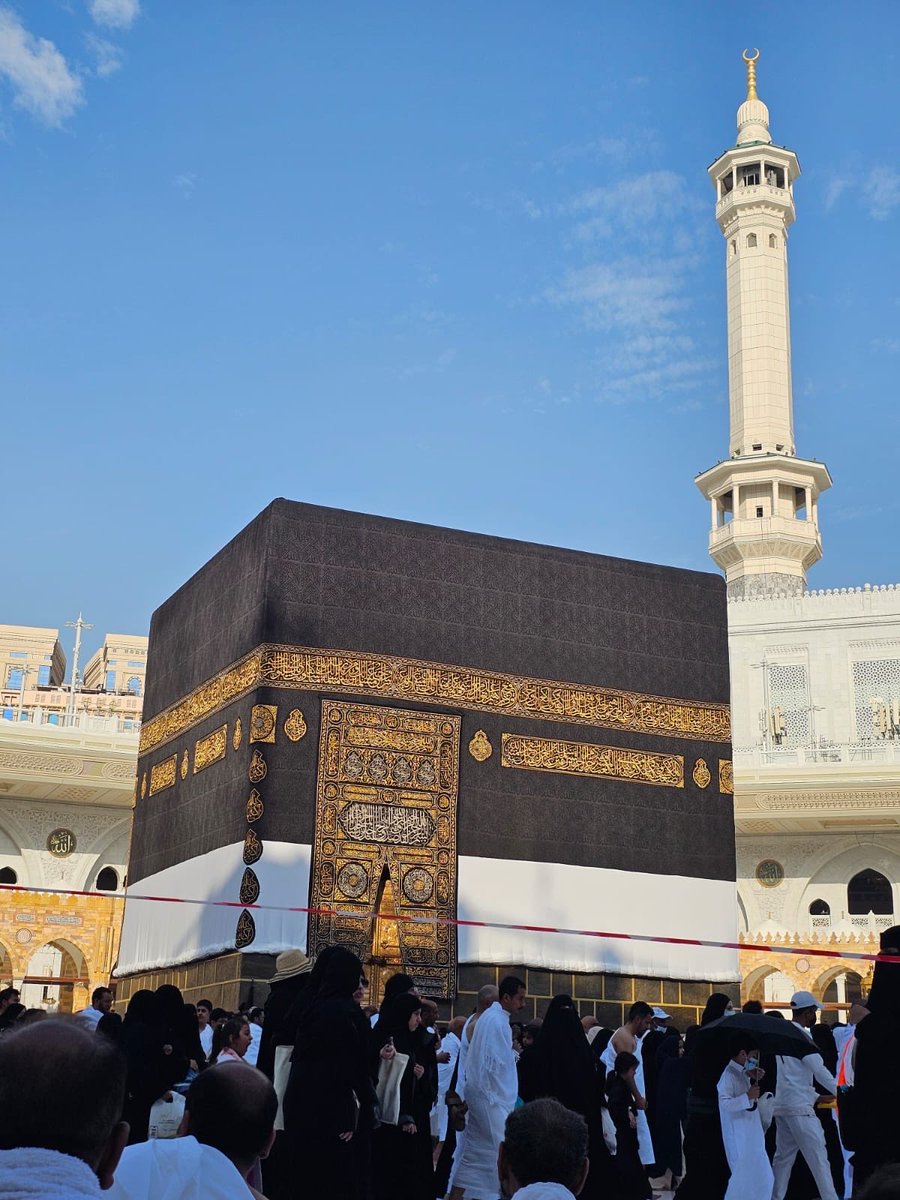 اللهم ..
زد هذا البيت تشريفاً وتعظيماً وتكريماً ومهابة ، وزد من شرفه وكرمه ممن حجه واعتمره تشريفاً وتعظيماً وتكريماً وبراًً .