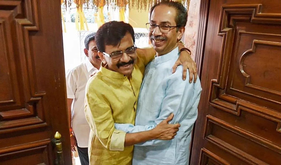 इमानदारी व निष्ठा काय असते हे फक्त मा. 
खा. संजय राऊत साहेबांन कडून शिकली पाहिजे. 
100 दिवस जेल मध्ये गेले पण माते समान मातोश्रीची गद्दारी केली नाही. 

मनापासून दंडवत संजय राऊत साहेब सार्थ अभिमान आहे आम्हा शिवसैनिकांना तुमचा तुमच्या निष्ठेचा 🫡🙏

<a href="/rautsanjay61/">Sanjay Raut</a> 
<a href="/ShivSenaUBT_/">ShivSena - शिवसेना Uddhav Balasaheb Thackeray</a>