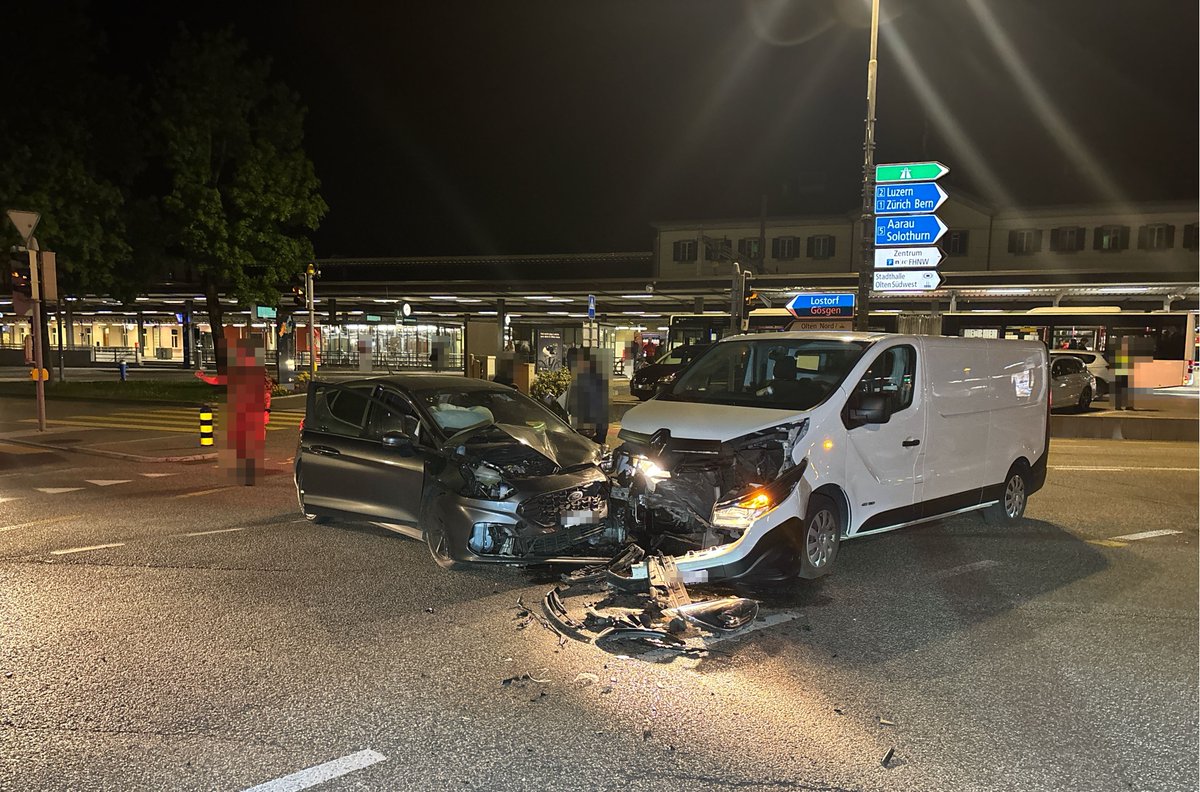 KapoSolothurn's tweet photo. #Olten: Seitlich-frontale Kollision zwischen zwei Autos – niemand verletzt
https://t.co/vQOZONo3yP https://t.co/xyEf5kKklQ