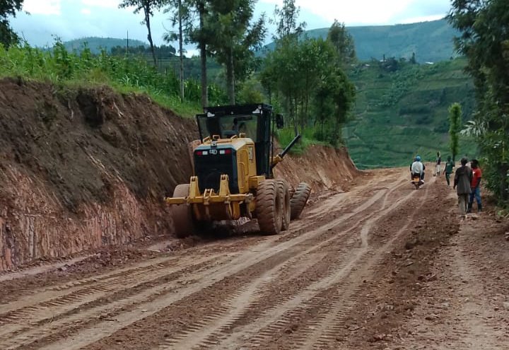 EricGeorgehare's tweet photo. Muri @GicumbiDistrict bari gusana imihanda: 1.Rukomo-Ruvune-Bwisige-Gihengeri. Gusaba  2.Byumba - Muturirwa-Bungwe imirimo iratangira 15/05/2026. Hari gukora ibiraro 3 ku muhanda Gaseke-Muyanza/Mutete n'ikiraro cya Gakoma/Nyankenke (*imirimo yaratangiye*). @gatjmv @HarelimanaAK https://t.co/VjyQvdGWVa