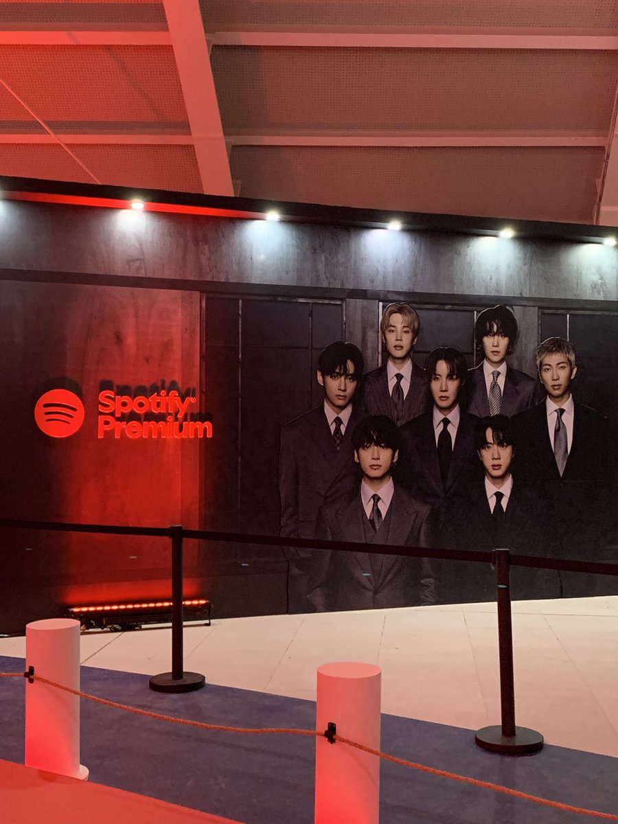 saaclover's tweet photo. SWIM 🏊🏻♂️ #SWINSIDE #SPOTIFYxBTS @SpotifyID https://t.co/5sXz6tecXb